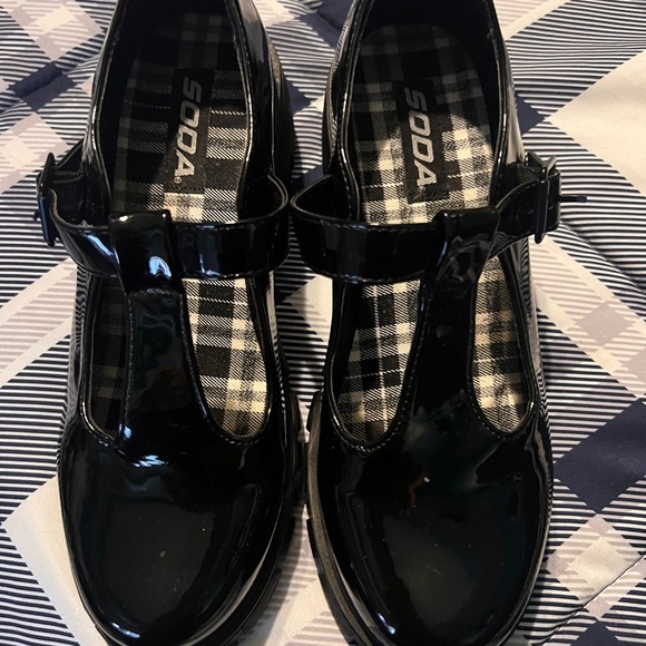 Soda Women Black Mary Jane’s - Picture 1 of 2